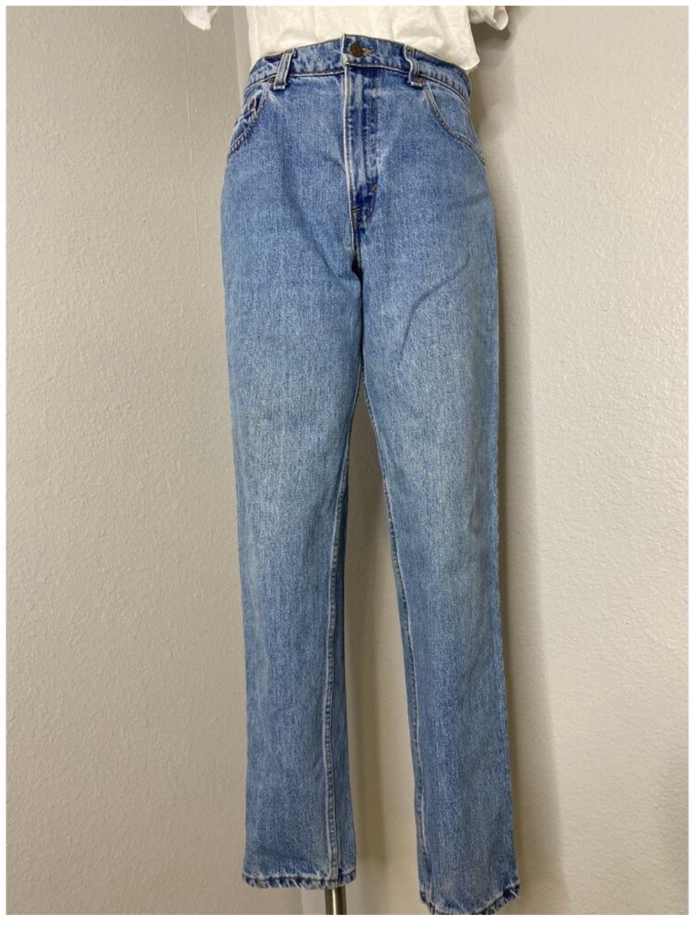 Levi's Vintage 550 Medium Wash High Rise Jeans 28 - Picture 2 of 3